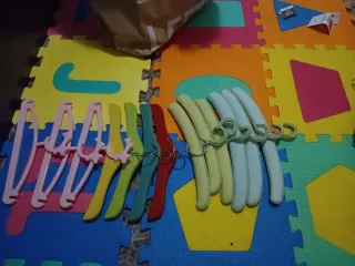 Lote de 13 Perchas Infantiles