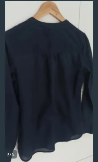 Blusa azul de manga larga