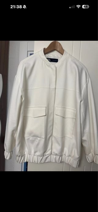 Cazadora bomber Zara blanca Talla s