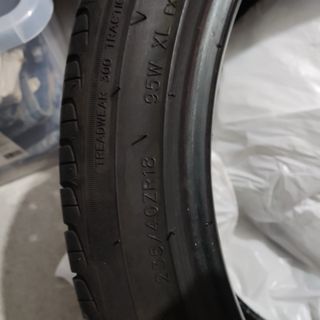 Dos neumáticos 235/40ZR18 95W XL