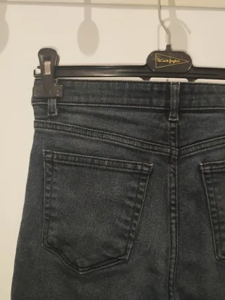 Pantalón vaquero oscuro Zara