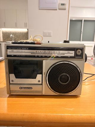 Radio Cassette Sanyo M2402-4F Vintage