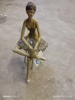 Figura Bailarina Sentada