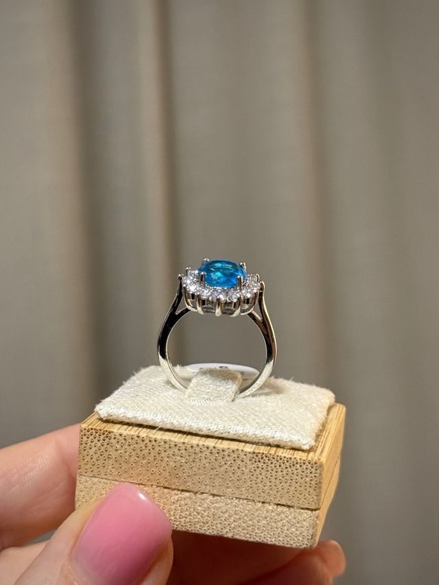 Anillo plata piedra azul y circonitas