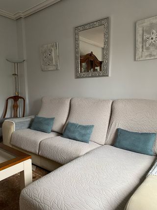 Sofá cheslong Beige y Gris.