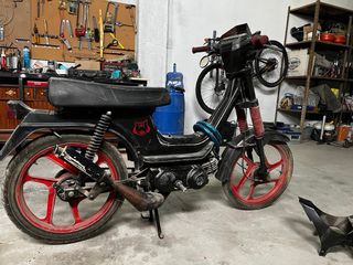 Derbi Variant con papeles