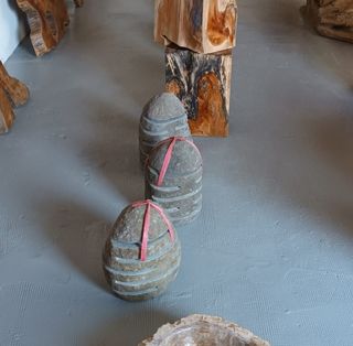 Lámpara de piedra natural de Bali