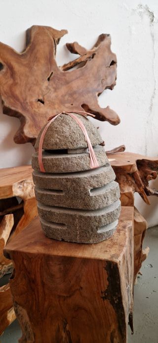 Lámpara de piedra natural de Bali