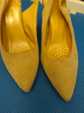 Zapatos de tacón beige talla 37