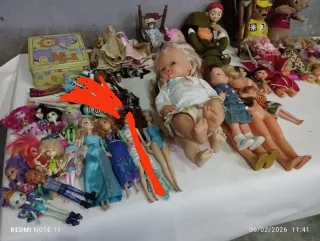 Lote de muñecas antiguas de Barbie, porcelana etc