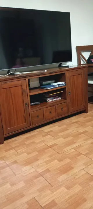 Mueble de madera para TV