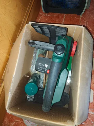 Mini motosierra Bosch