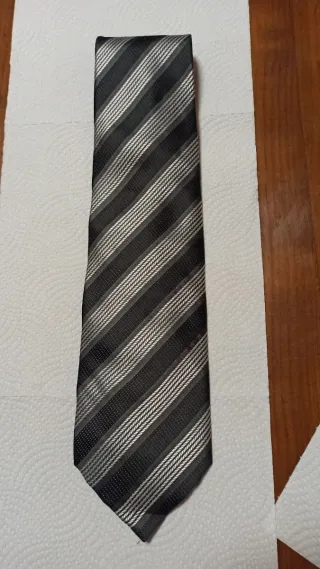 Cravatta Karl Lagerfeld righe nere e grigie