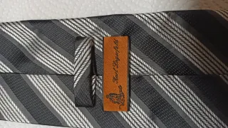 Cravatta Karl Lagerfeld righe nere e grigie