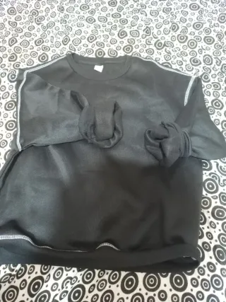 Buso negro con costuras blancas