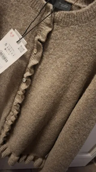 Chaqueta punto volantes beige/marrón