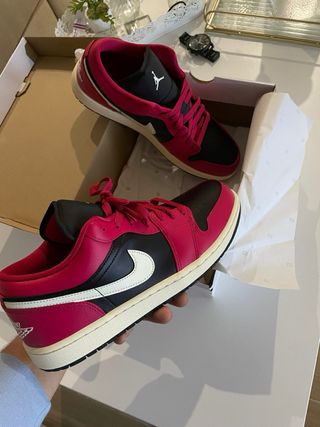 Zapatillas Nike Air Jordan 1 Low Rojas y Negras
