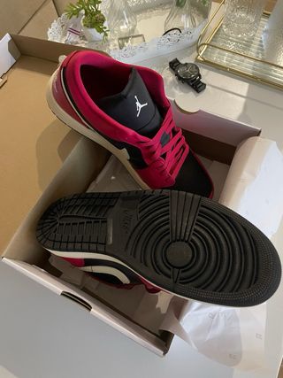 Zapatillas Nike Air Jordan 1 Low Rojas y Negras
