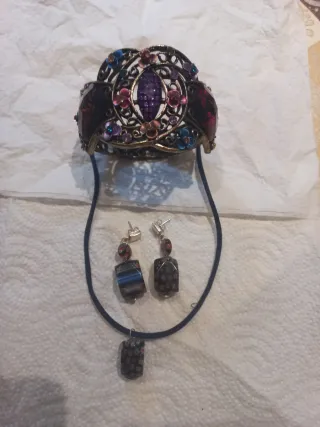 Gargantilla, pulsera y pendientes