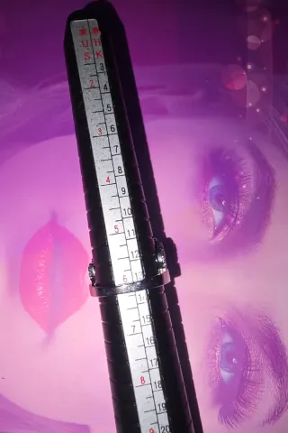 Anillo corona con perlas color plata , bisutería