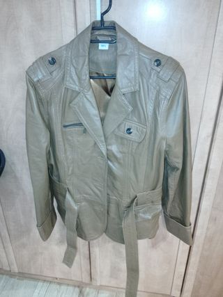 Chaqueta de cuero marrón