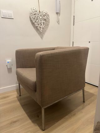 Sillón Ikea tapizado color topo