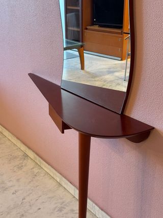 Mueble recibidor con espejo y cajón color granate