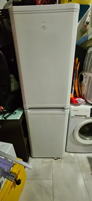Nevera Indesit 176 cm