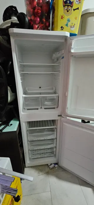 Nevera Indesit 176 cm