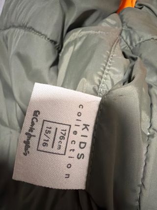 Chaleco acolchado con capucha reversible