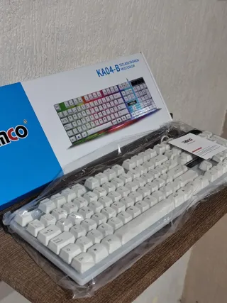 Teclado TEMCO KA04-B RGB (nuevo con protector)