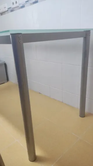 Mesa cristal y 4 sillas azul