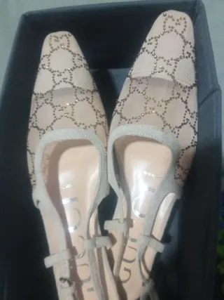 Zapatos Gucci Beige y Dorados Mujer