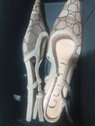 Zapatos Gucci Beige y Dorados Mujer