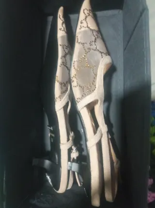 Zapatos Gucci Beige y Dorados Mujer