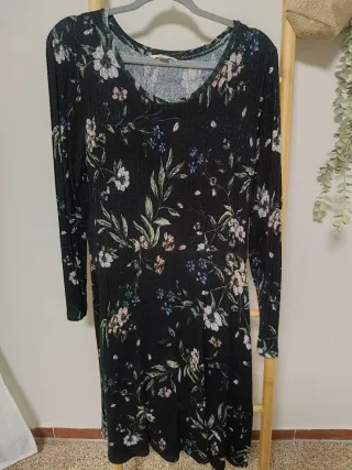 Vestido negro estampado floral manga larga