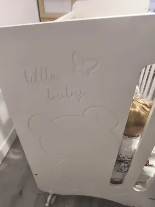 Cuna de bebé blanca