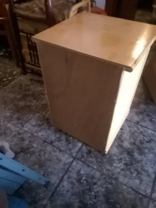 2 MESITAS Y 2 CABECEROS DE MIMBRE