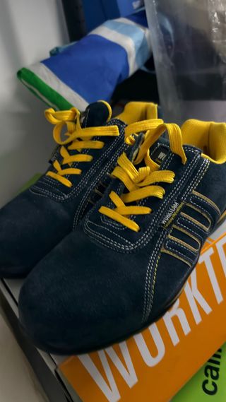 Zapatos de trabajo Workteam azul y amarillo