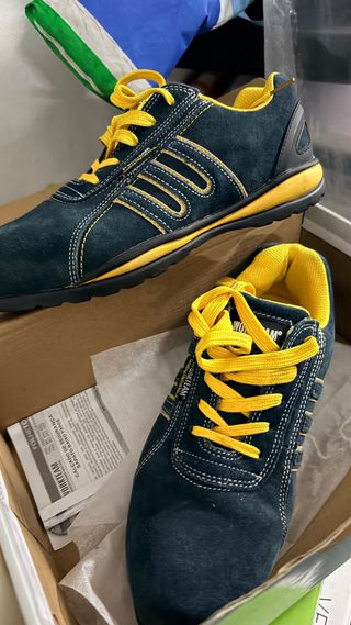 Zapatos de trabajo Workteam azul y amarillo