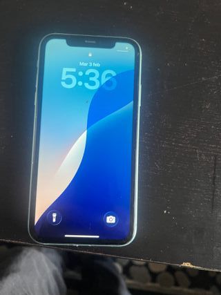 2x iPhone 11 100% de batería los dos y uno verde o