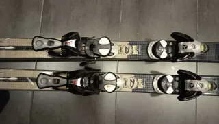 Esquís Dynastar Agyl Pista con fijaciones salomon