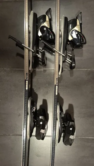 Esquís Dynastar Agyl Pista con fijaciones salomon