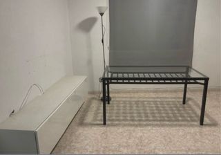 Mesa de comedor cristal y metal+mueble tv+lámpara