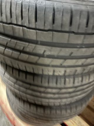 Neumáticos seminuevos llanta 19 235/55/ZR19