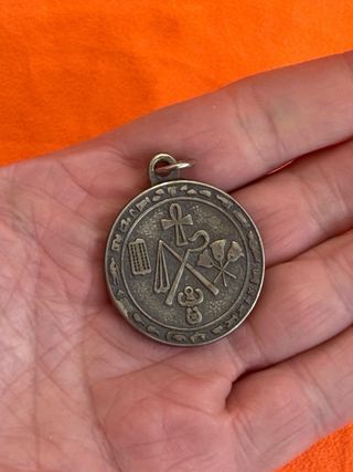 Antigua moneda egipcia talismán promo revistas