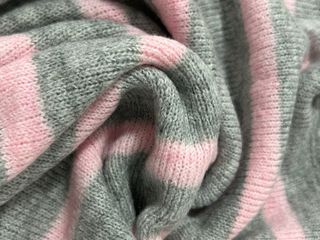 Jersey cuello alto rayas gris y rosa Talla M