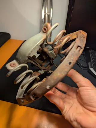 Telaio sella bici vintage arrugginito