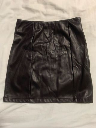 Falda cuero negra