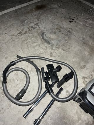 Aspirador 1800W con accesorios